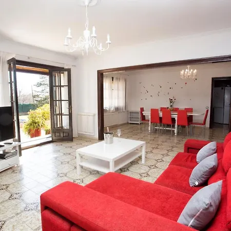 Villa Center