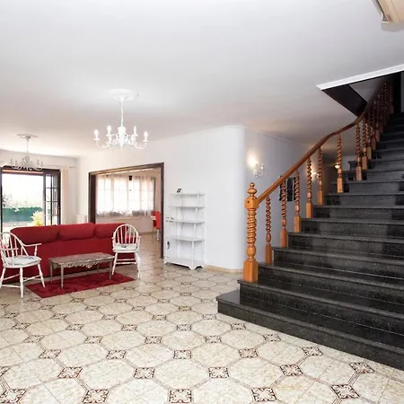 Villa Center