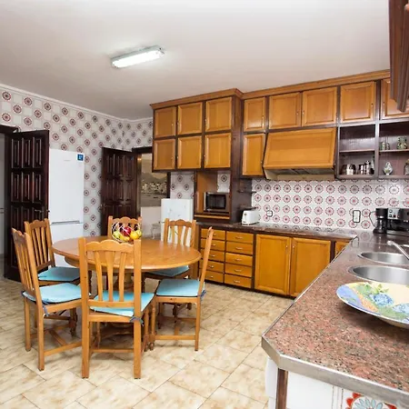 Villa Center